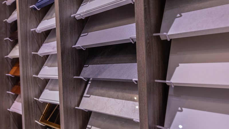 TPO防水卷材适用于各种建筑屋面、地下室、水池等防水工程，尤其适用于以下场景：